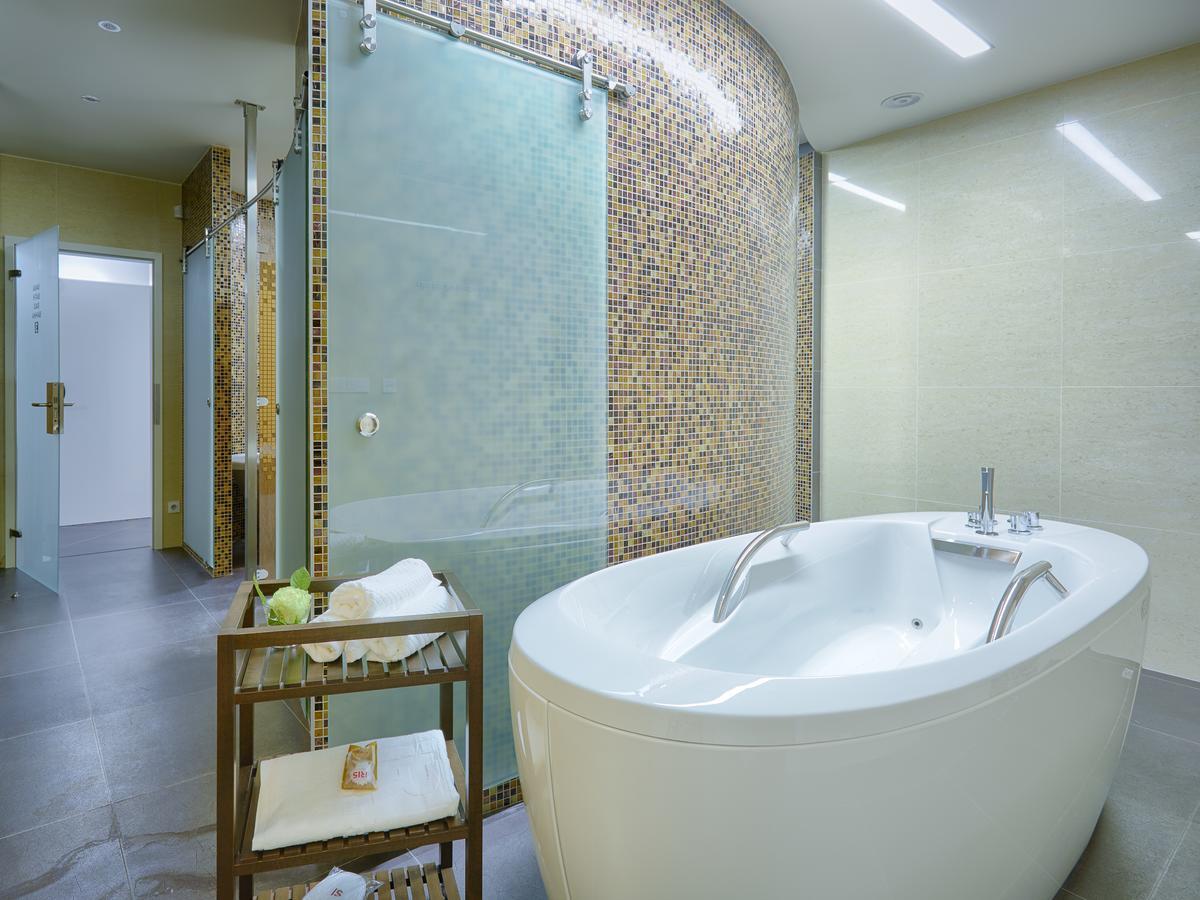 Spa Hotel Iris Karlovy Vary Exterior photo